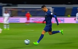 Ronaldo lập siêu phẩm lốp bóng 'lá vàng rơi'