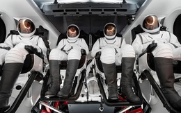 SpaceX công bố bộ đồ du hành vũ trụ mới, khác gì đồ của NASA, Roscosmos?