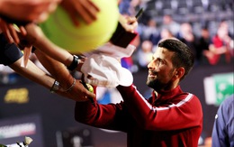 Khán giả hoảng hồn tưởng Novak Djokovic bị tấn công