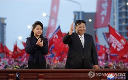 Ông Kim Jong Un xuất hiện cùng con gái nhỏ khánh thành đường ở Bình Nhưỡng