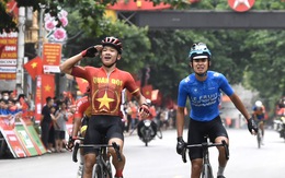 Tay đua 19 tuổi Phạm Lê Xuân Lộc lập kỷ lục chưa từng có trong làng xe đạp Việt Nam