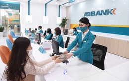 Khối ngoại bán ròng đột biến cổ phiếu ngân hàng đại gia Vũ Văn Tiền