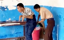 Thanh niên tấu hài với điệu đi người máy