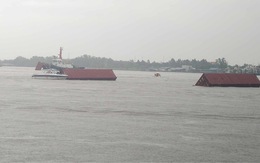Nhiều container rơi trên sông Đồng Nai sau vụ va chạm tàu biển