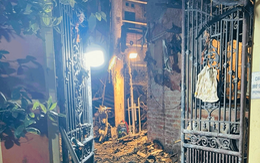 Trực tiếp: Hiện trường vụ cháy nhà trọ 3 tầng trong ngõ nhỏ Hà Nội, 14 người chết