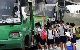 Các nước giám sát ra sao để tránh bỏ quên học sinh trên xe đưa đón?