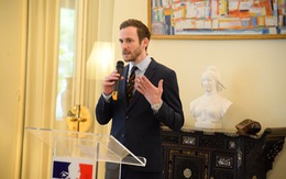 Tổng lãnh sự quán Pháp triển lãm ca ngợi tình hữu nghị trong thể thao