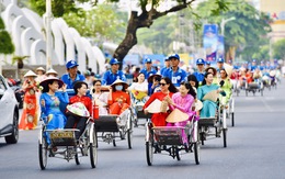 Đoàn xích lô chở khách áo dài làm lộng lẫy đường ven biển Nha Trang