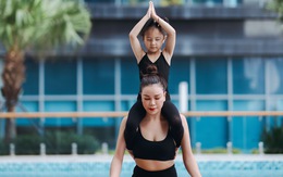 Con gái Trà Ngọc Hằng đáng yêu bên thảm tập yoga cùng mẹ