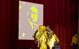 Độc đáo màn trình diễn điêu khắc ánh sáng dành tặng Tổng thống Putin