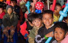 60 văn nghệ sĩ TP.HCM mang nụ cười đến trẻ em Đắk Nông