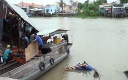 Nhiều hộ dân ở An Giang mất nhà vì sạt lở