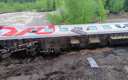 Tàu chở khách chệch đường ray ở Nga, 70 người bị thương