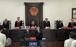 Bị cáo tham gia sới bạc ngồi kín tòa ở Bình Chánh