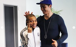 Ronaldo 'gây bão' dưới bài đăng chia sẻ của Kylian Mbappe