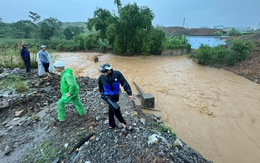 Đang tìm kiếm hai mẹ con mất tích trong mưa lũ ở Lào Cai
