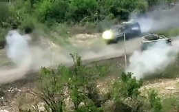 Xem thiết giáp Nga đấu pháo với xe Bradley của Mỹ tài trợ cho Ukraine