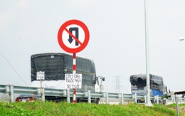 Người dân gắn bảng 'cấm', lắp camera ngăn tài xế đi vệ sinh sát nhà ven cao tốc