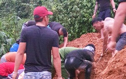 Xe khách bị đất đá vùi lấp ở Hà Giang, 8 người chết, đang tìm kiếm người mất tích