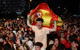 Người dân Tây Ban Nha đổ ra đường ăn mừng chức vô địch Euro 2024