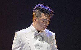 Ca sĩ Đàm Vĩnh Hưng bị đình chỉ biểu diễn 9 tháng, phạt 27,5 triệu đồng vụ đeo huy hiệu lạ