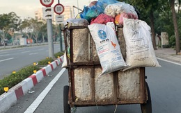 Không để xe rác thô sơ chạy trên đường: Khó cũng phải làm