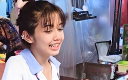 Cô gái bán gà rán ở Thái Lan thu hút chú ý vì trông giống nữ ca sĩ Lisa