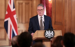 Tân thủ tướng Anh bỏ chính sách trục xuất người tị nạn sang Rwanda
