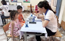 Khám mắt miễn phí cho 80 trẻ tại xã vùng cao của Hạ Long