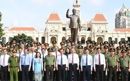 Tổng Bí thư, Chủ tịch nước Tô Lâm dâng hoa tại công viên Tượng đài Bác Hồ