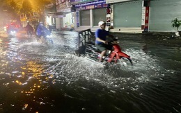 Hà Nội đang mưa to, cảnh báo ngập lụt nhiều tuyến phố