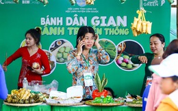 Ăn bánh bò, nghe cải lương trước giờ chạy vào Cảng quốc tế Long An