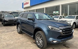 Tin tức giá xe: Isuzu mu-X giảm hơn 200 triệu tại đại lý, rẻ hơn Everest tiêu chuẩn