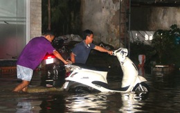 Lũ trên sông Hồng đoạn qua Hà Nội lên nhanh, người dân chạy lũ trong đêm