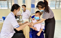 TP.HCM đẩy nhanh tiến độ tiêm vắc xin, phòng chống dịch sởi lây lan tại trường học