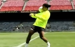 Những kỹ năng xử lý bóng thượng thừa của Ronaldinho