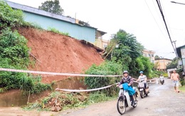 Sạt lở đồi uy hiếp nhiều hộ dân tại TP Pleiku