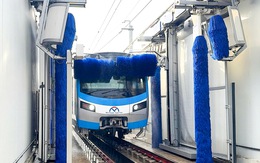 Tàu metro số 1 được rửa tự động, chỉ 15 phút mỗi đoàn