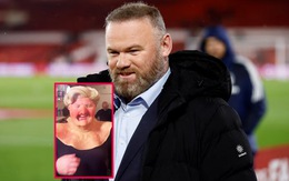 Wayne Rooney cosplay Mrs Doubtfire khi đi xem kịch