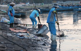 Rác thải bủa vây âu thuyền, cảng cá Đà Nẵng