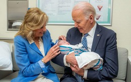 Tổng thống Joe Biden 'lên chức' ông cố ở tuổi 82