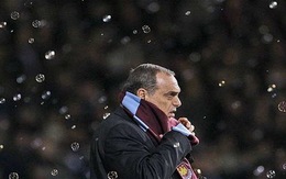 Avram Grant bị thổi bong bóng xà phòng