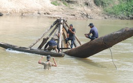 Tìm gỗ sao dưới đáy sông Krông Ana