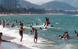 Môtô nước làm náo loạn bãi tắm Nha Trang