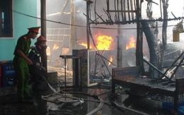 Bình Định: Bà hỏa thiêu rụi 5 xe khách và xe tải