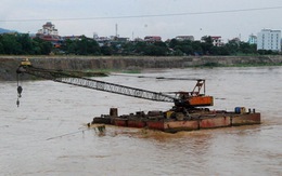 Lào Cai: Lũ cuốn trôi cẩu nặng 300 tấn