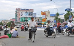 Ông lão hốt đậu và 3 thanh niên