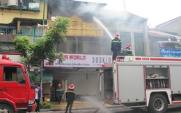 Cháy lớn gần Tràng Tiền Plaza