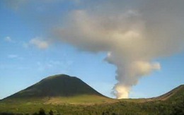 Indonesia sơ tán dân quanh núi lửa Lokon