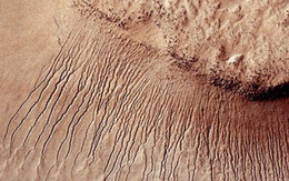 Phát hiện nước chảy trên sao Hỏa